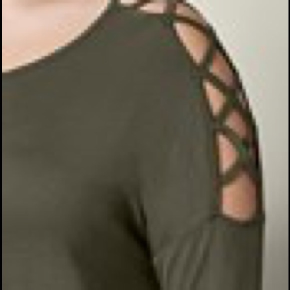 Plus size Cold shoulder T-shirt - Picture 4 of 4
